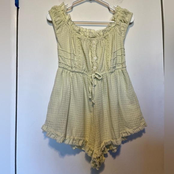 UO Evie Off-The-Shoulder Check Romper Urban Outfitters Light Green Ruffle Size M - Picture 3 of 11